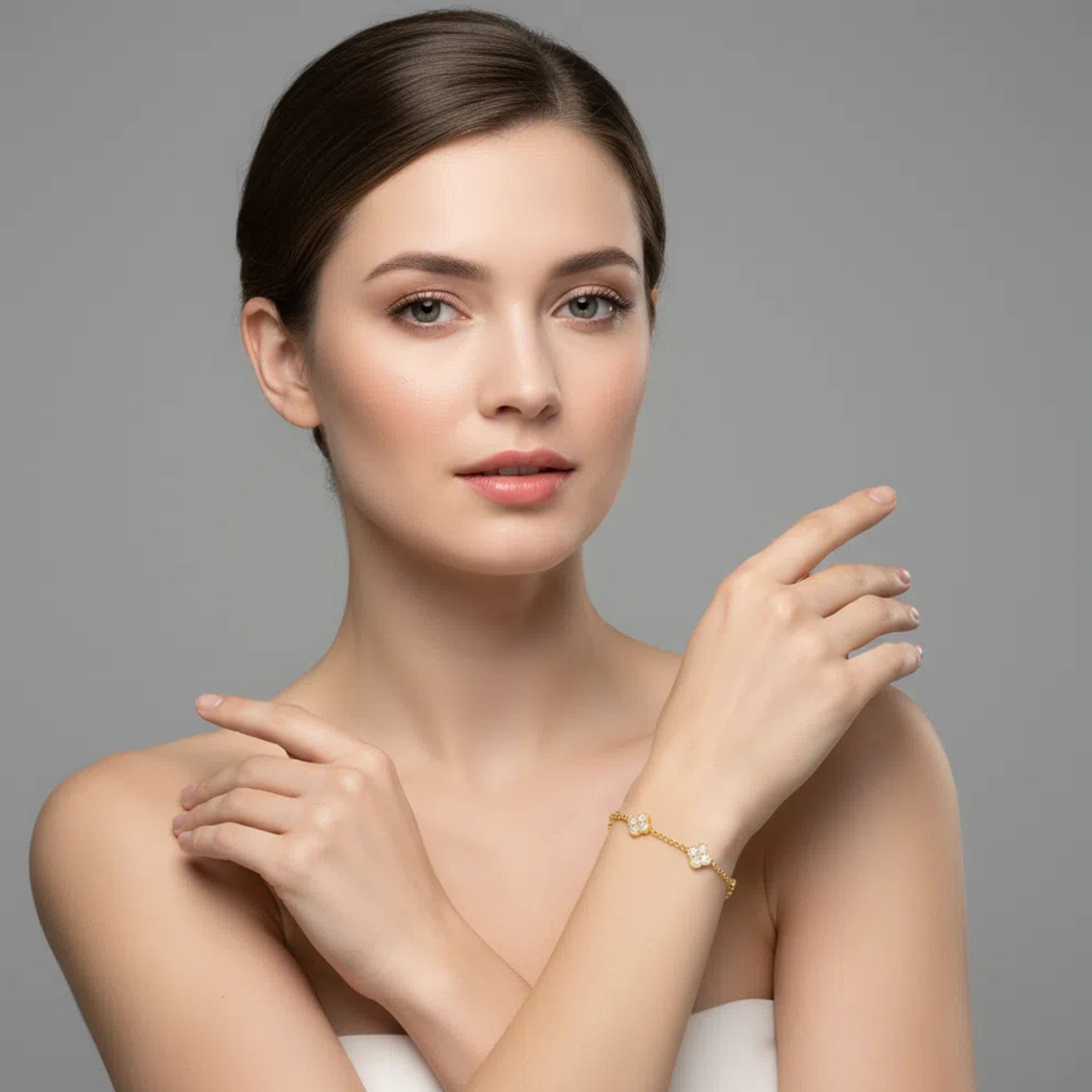 Handmade Four - Leaf Clover Bracelet with Lab - Grown Diamonds (VVS1 - VVS2 Clarity) in 9K/14K/18K Yellow Gold