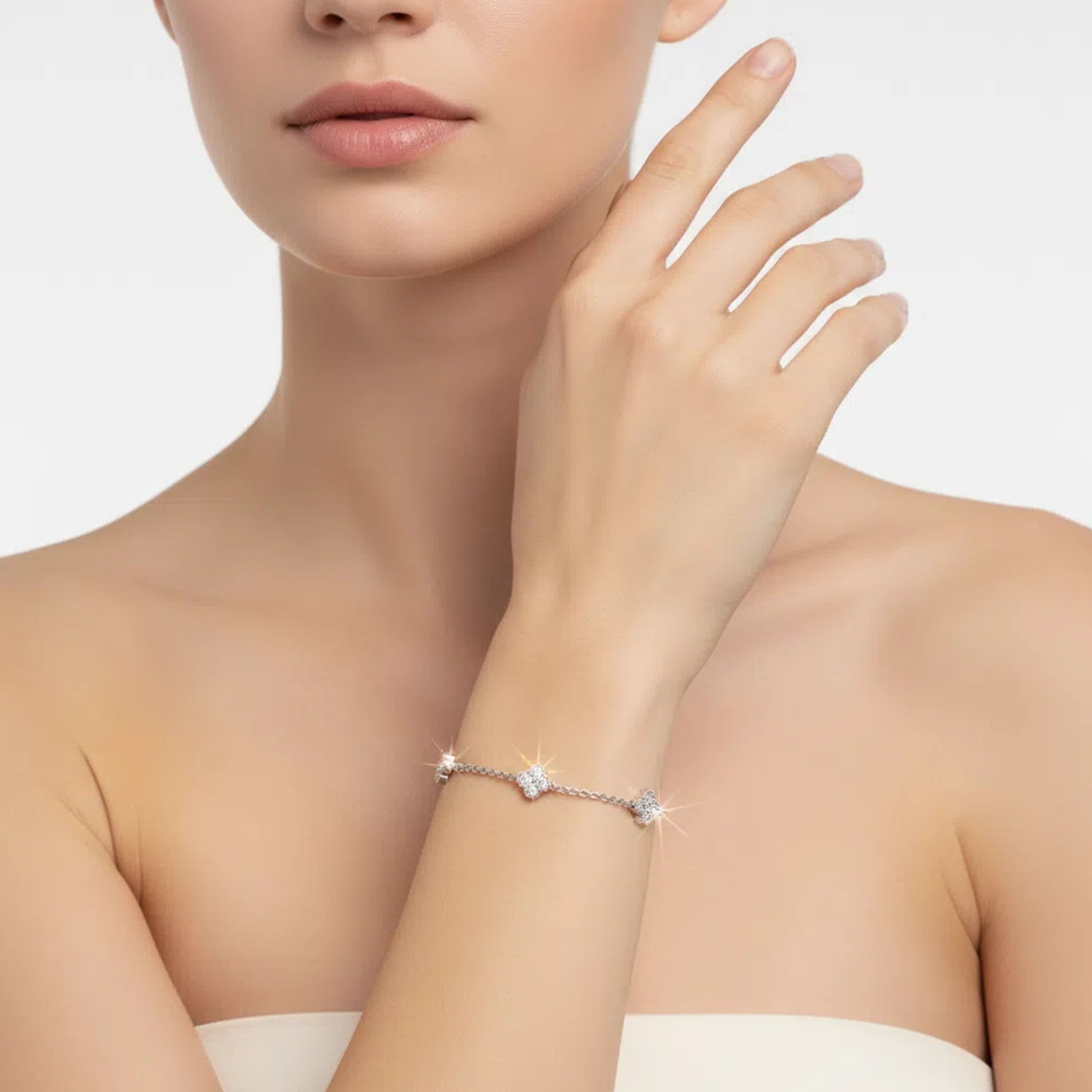 Handmade Four - Leaf Clover Bracelet with Lab - Grown Diamonds (VVS1 - VVS2 Clarity) in Platinum