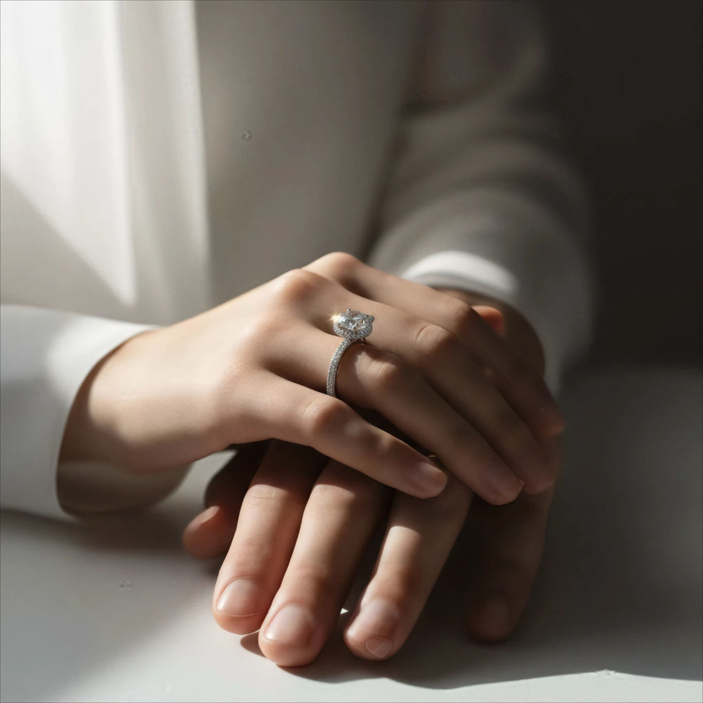 Eternal Crown Platinum Hidden Halo Engagement Ring（D-VVS2）