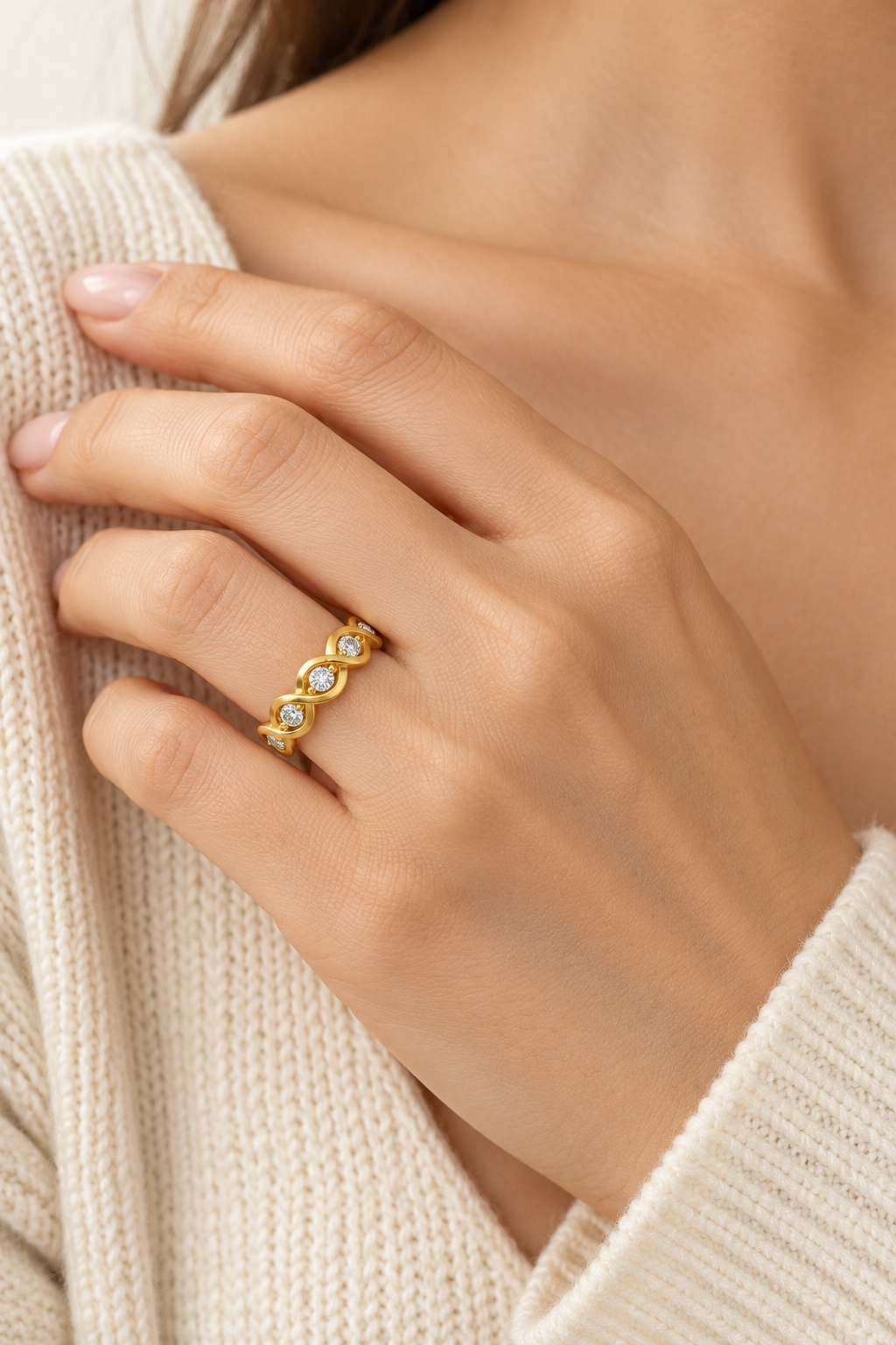 ELVORIQUE seven-stone wave band with 0.32 carat total weight of round brilliant lab-grown diamonds in polished yellow gold